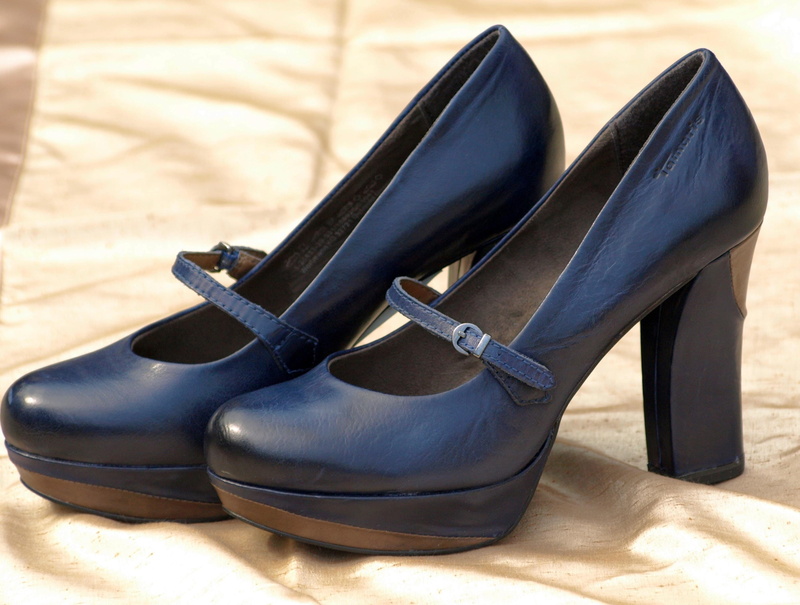 flooring, stilettos, paragraphs, still life, boot, personal accessory, round, 2K, hochhackig, shoe, day, shiny, High Heeled Shoes, two objects, stiletto