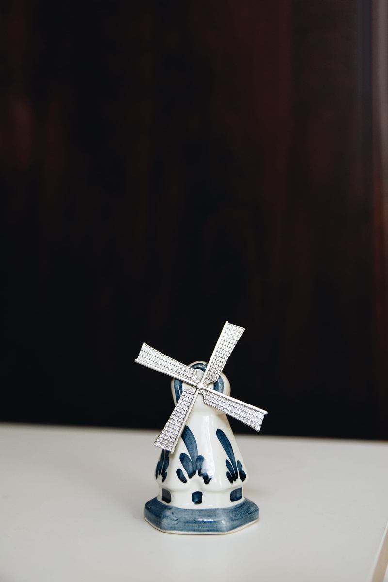 painted, indoors, blue, white, ceramic, decor, decoration, white color, delft, large group of objects, studio shot, netherlands, windmill, copy space, creativity