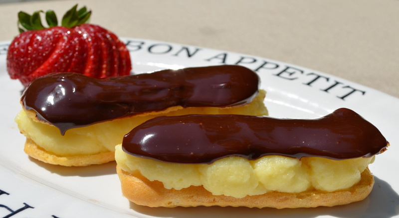 filled, bakery, dessert, delicious, strawberry, eclairs, sweet, cream, abstract, chocolate, 1080P, brown, glaze