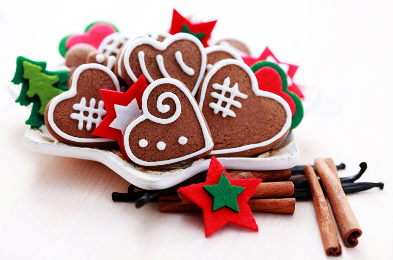 close-up, icing, winter, gourmet, decorating, red, spice, ornate, cookie, holiday - event, shaped, brown, no People, sweet Food, gift, baking, baked, holiday
