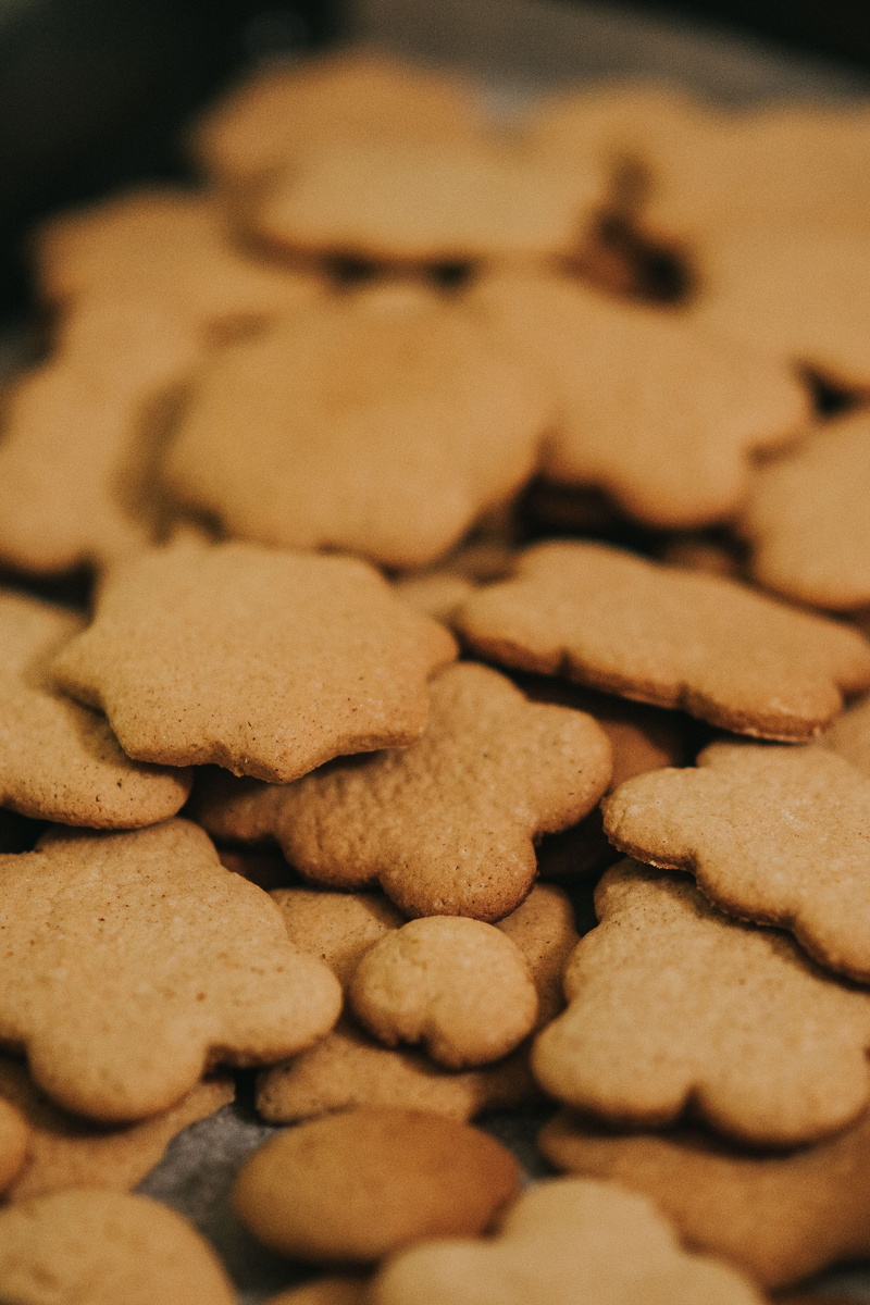 no People, tasty, cooking, baking, indoors, still life, biscuit, food and drink, ready-to-eat, sweet Food, baking tray, cookie, selective focus, full frame