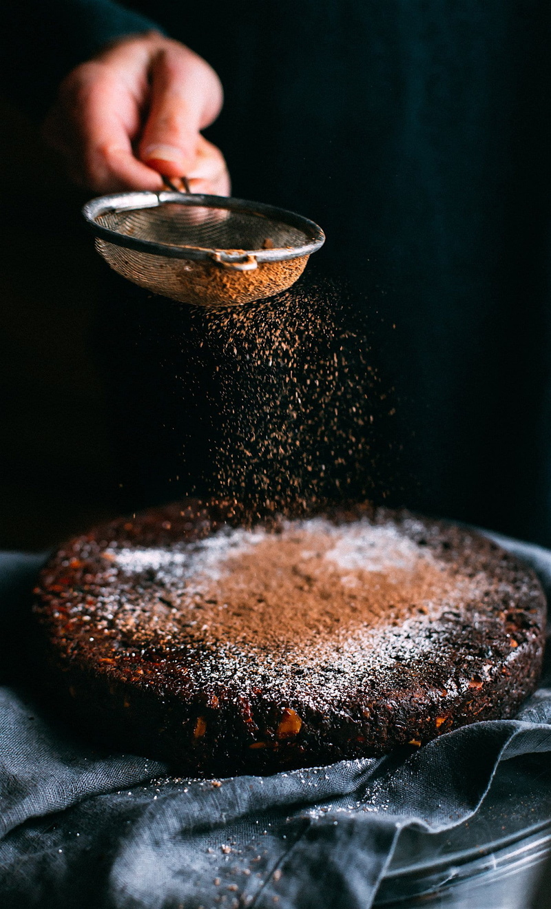 unrecognizable person, lifestyles, one person, person, human finger, chocolate, cocoa powder, finger, cake, freshness, powder, steel, preparation, food