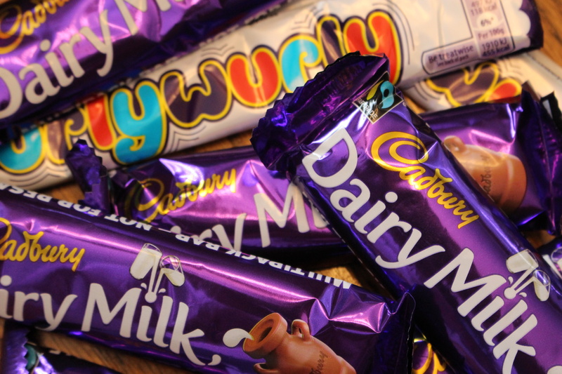 close-up, pack, england, text, hand, cocoa, purple, dairy, cadbury, body part, real people, one person, chocolate, human hand, bars, human body part, milk