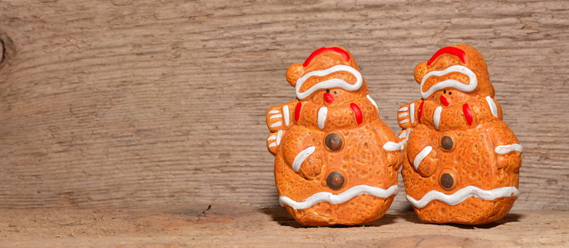 representation, clay figures, freshness, indoors, snack, wood - material, holiday, food and drink, figurines, two, cookie, baked, wood, white, surface