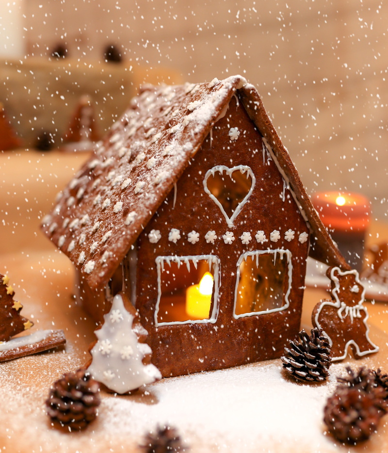 focus on foreground, christmas, food, illuminated, indoors, fir tree, winter, snow, holiday - event, gingerbread man, christmas ornaments, homemade, christmas cookies