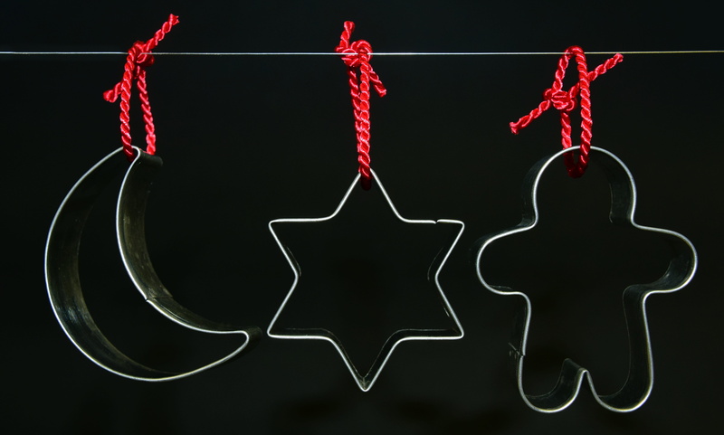 two objects, simplicity, 5K, nature, advent, wool, string, celebration, ramekins, cookie cutters, close-up, hanging, black color, no people, consumerism