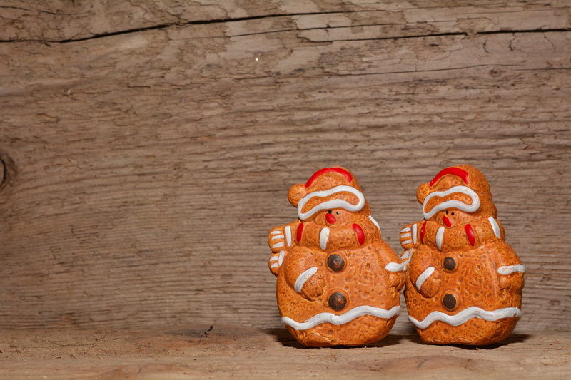 close-up, wood - material, males, clay figures, food, snowmen, creativity, gingerbread man, background, two objects, baked, human representation, indoors