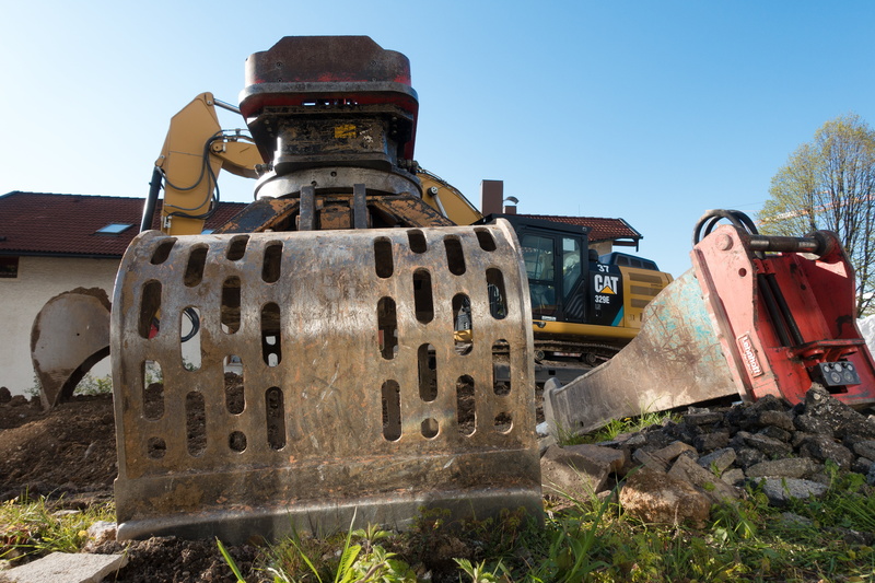 clear sky, construction vehicle, outdoors, built structure, construction Industry, site, gripper, backhoe bucket, vehicle Scoop, construction work, dredge