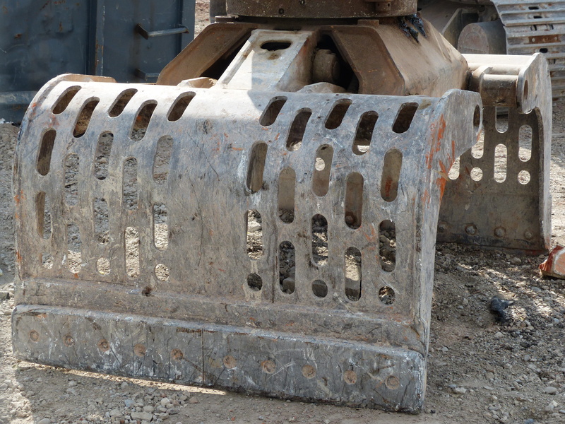 metal, damaged, construction machine, Blade, Excavators, site, machinery, land vehicle, nature, mode of transportation, wheel, backhoe bucket, run-down