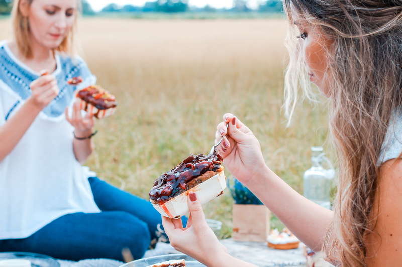 day, bushy park, hairstyle, freshness, outdoor, person, cake, smiling, eating, casual clothing, wild life, friend, blond hair, leisure activity, nature