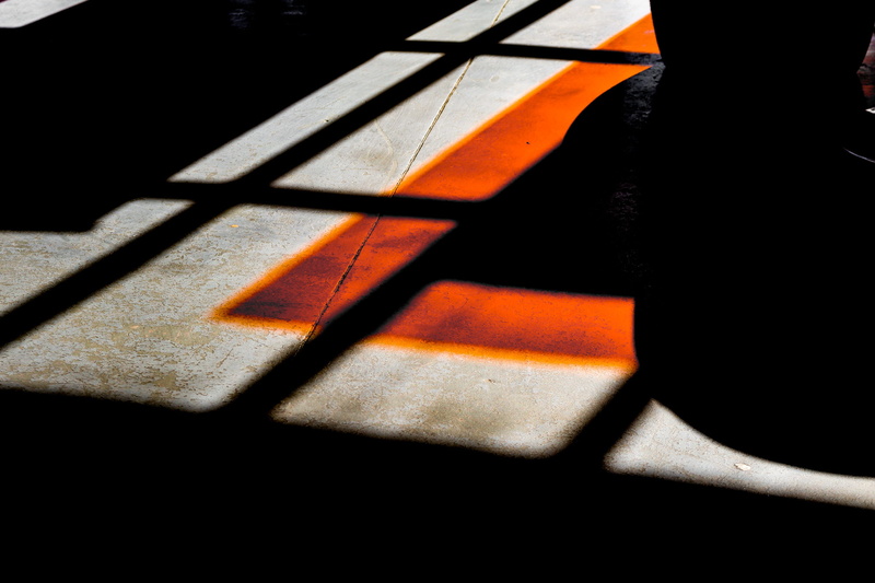 single object, orange color, pattern, day, contrast, naranja, colorful, silhouette, window, no people, untitled, high angle view, focus on shadow, reflection