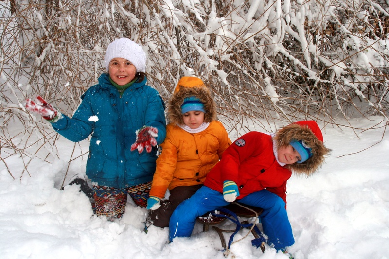 clothing, play, 4K, childhood, offspring, tobogganing, child, smiling, family, hat, white, winter, cold temperature, warm clothing, women, positive emotion