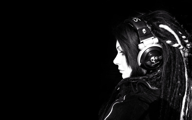 wall, Skullcandy, background, monochrome, x, hd, dreads, black, 1080P, headphones, grayscale, girl, art