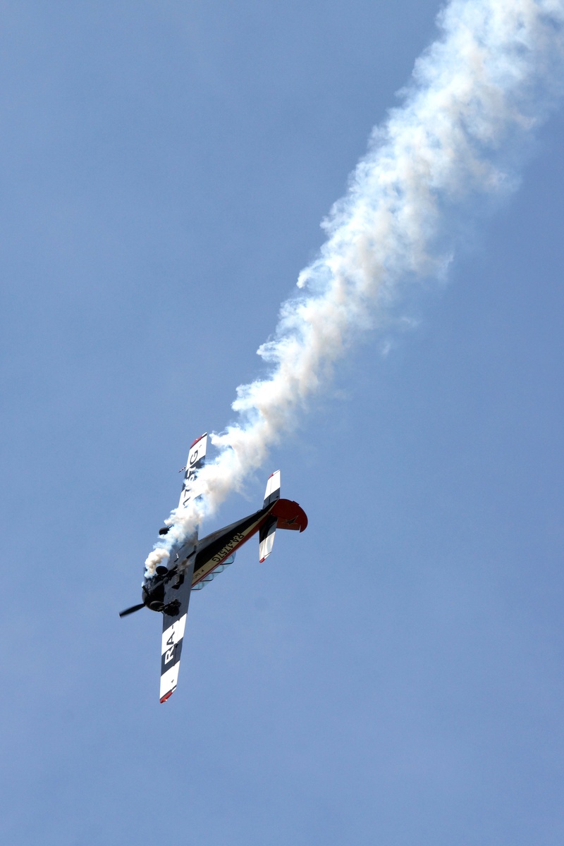cloud - sky, aerobatics, military, smoke - Physical Structure, in the air, blue, outdoors, speed, flying, inversion mark of aircraft, air Force, mode of transportation