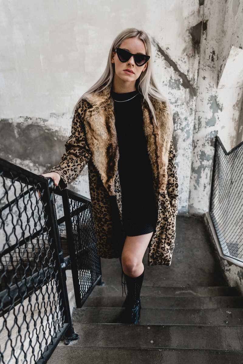 young women, overcoat, outdoors, woman, 8K, adult, sleeve, human, accessory, women, dallas, footwear, portrait, female, beautiful woman, scarf, sunglasses