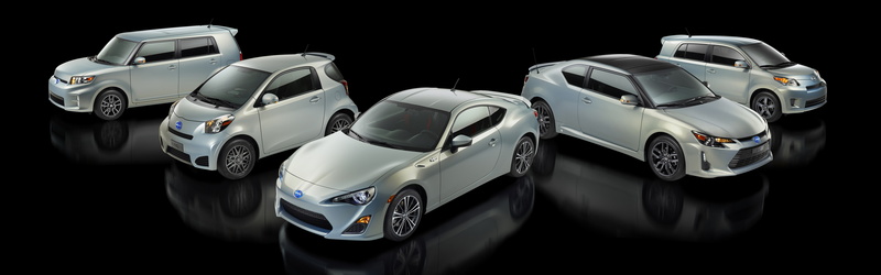 Scion iQ, 5K, Scion tC, Scion, simple background, reflection, dual monitors, Scion xB, car, multiple display, Scion xD, vehicle, Scion FR-S, Toyobaru