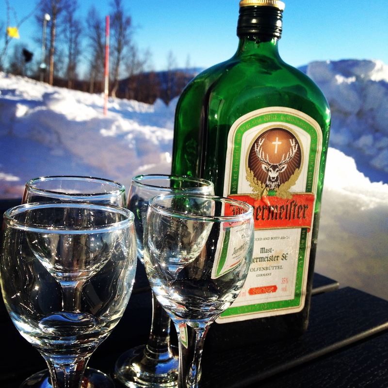 afterski, refreshment, jäger, focus on foreground, snow, day, message, communication, nature, text, western script, drink, winter, food and drink, container