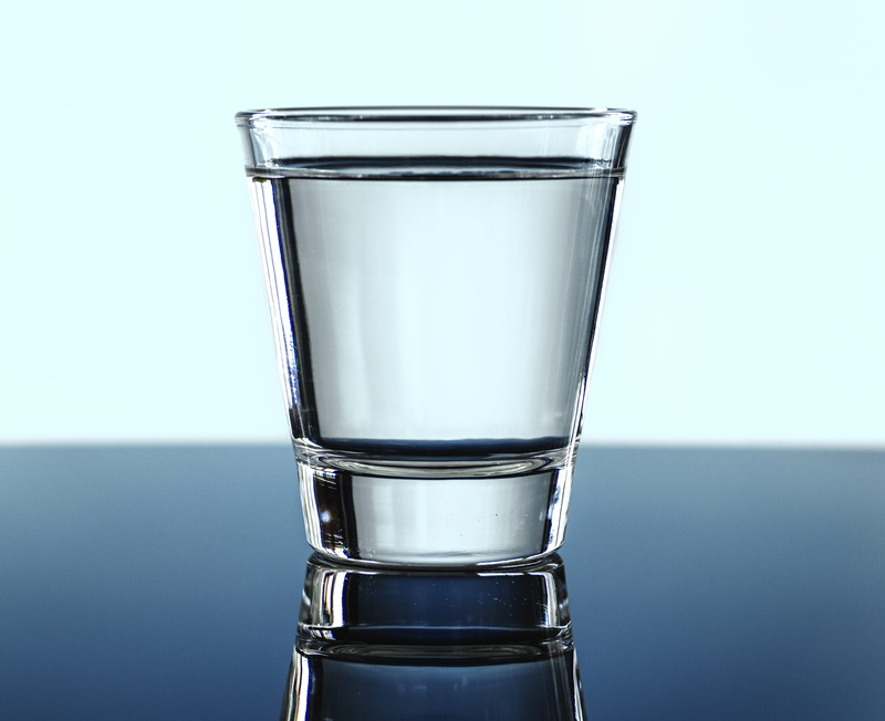 reh, 4K, mineral water, white color, food and drink, purity, cut out, refreshment, indoors, food, health, drink, household equipment, water, hydration
