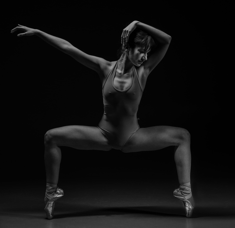 muscular build, tips, ballet, healthy lifestyle, flexibility, balancing, lifestyles, only women, young women, adult, studio shot, adults only, full length