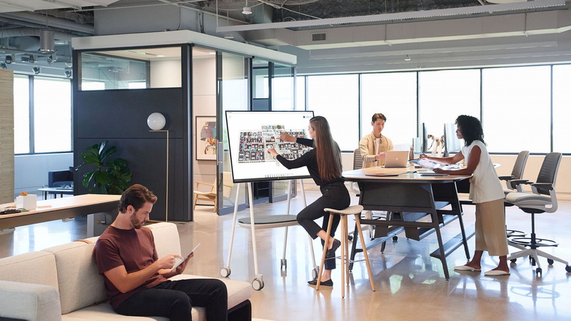 Microsoft Surface Hub 2, 2K