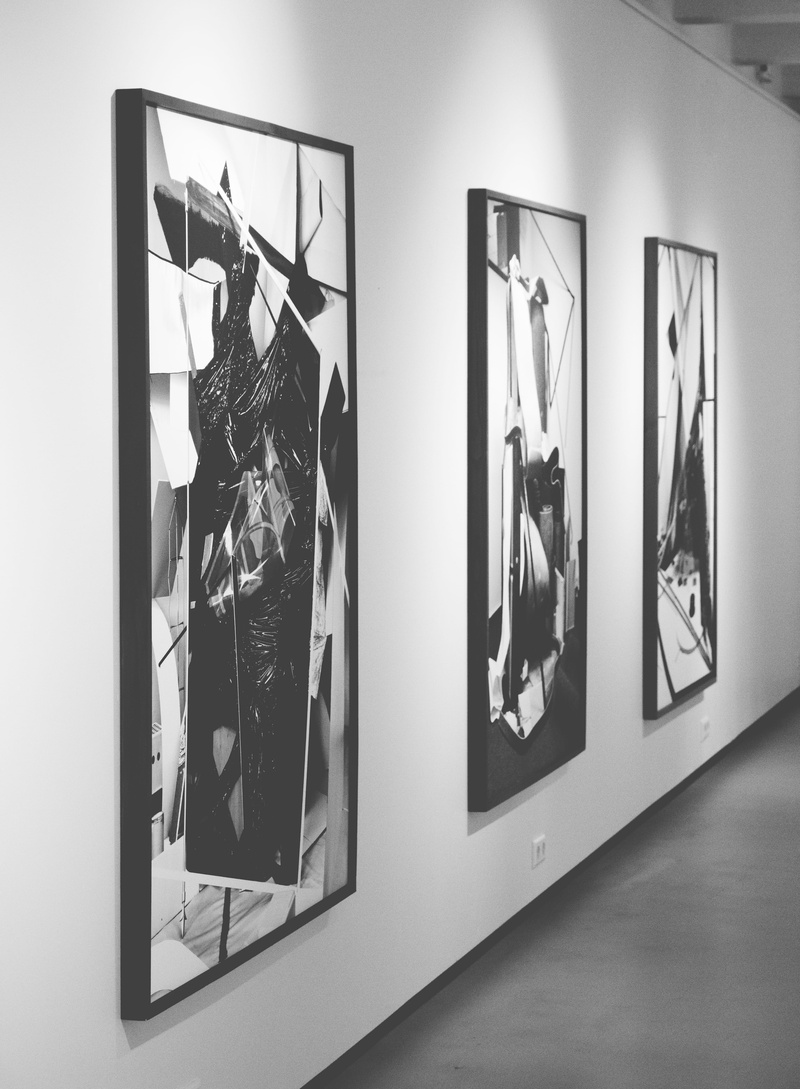 no people, display, male likeness, 4K, reflection, exhibit, mirror, home interior, art exhibition, hanging, paintings, monochrome, white, human representation