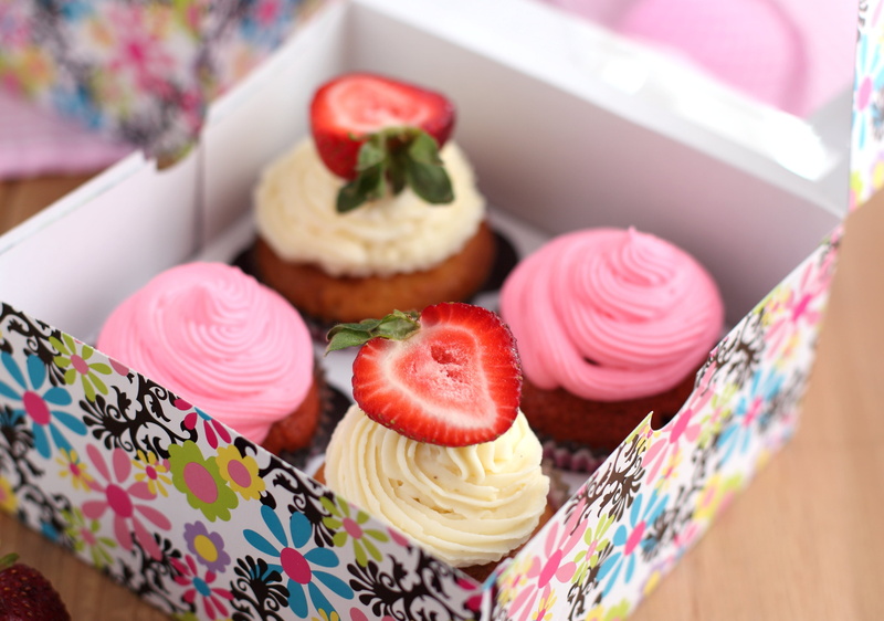 berries, cake, strawberry, freshness, still life, multi colored, choice, sweet food, four, close-up, fruit, floral pattern, cupcakes, food and drink, cream