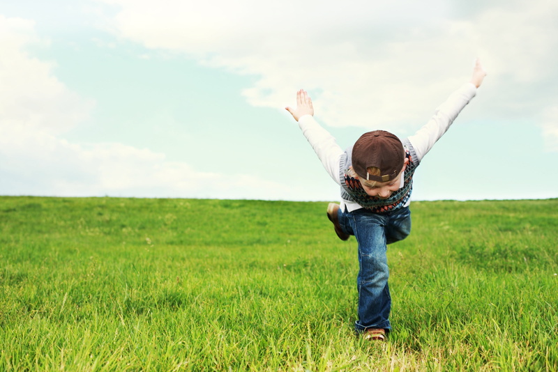 out, fun, full length, boy, satisfaction, daytime, human arm, playing child, leisure, emoticon, cute, meadow, one person, day, smile, luck, childhood, plant
