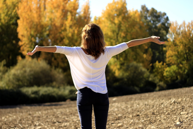 satisfaction, standing, three quarter length, outdoors, one person, dom, young adult, open air, human body part, hair, body part, autumn, lifestyles, jeans