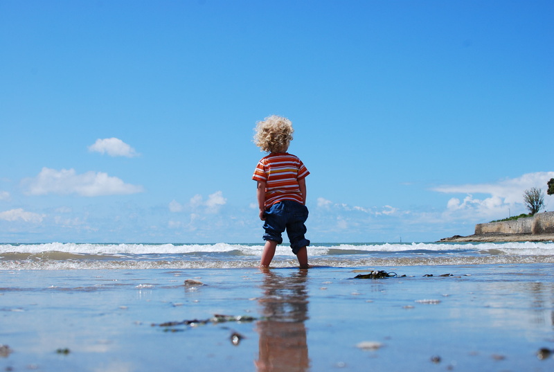 wearing, land, hairstyle, boy, childhood, coastline, boys, watching, nature, copy Space, small, wading, shore, outdoors, males, striped, happiness, leisure activity