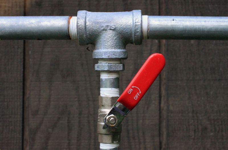tape, handle, house, gray, outdoors, safety, pipeline, water, no people, off, faucet, connection, system, outside, on, sprinkler, union, close, residential