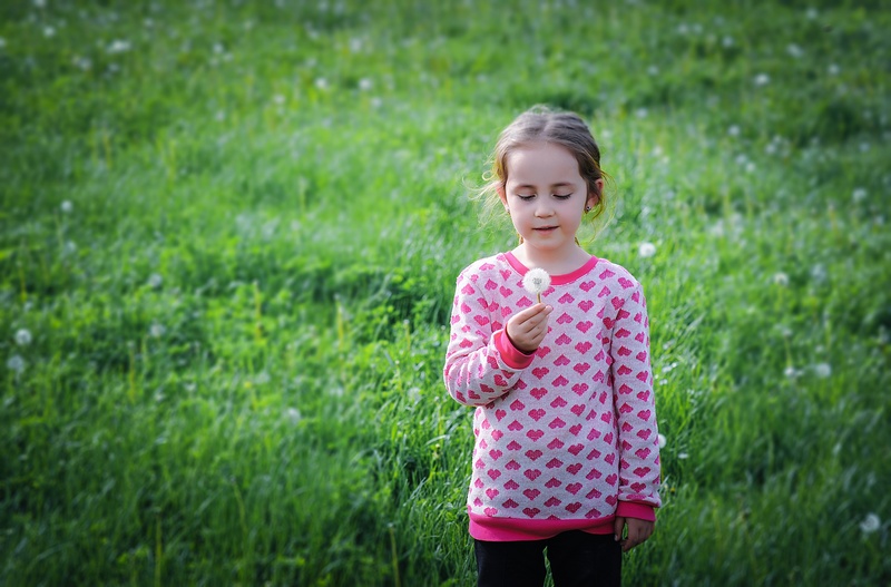 face, smile, cute, style, front view, standing, small, person, plant, playing, child, portrait, day, caucasian Ethnicity, sweet, daytime, kids, one person
