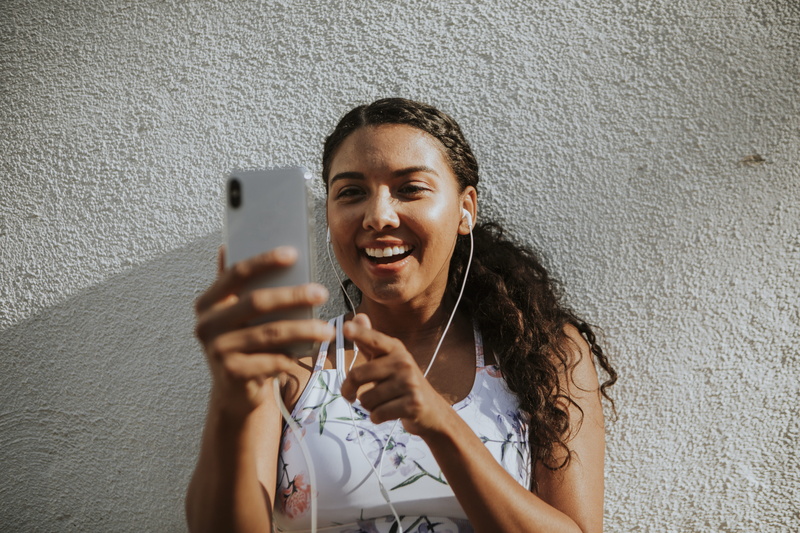 electronic, young, earphones, portable information device, casual clothing, emotion, model, wireless technology, smart phone, x, girl, holding, digital