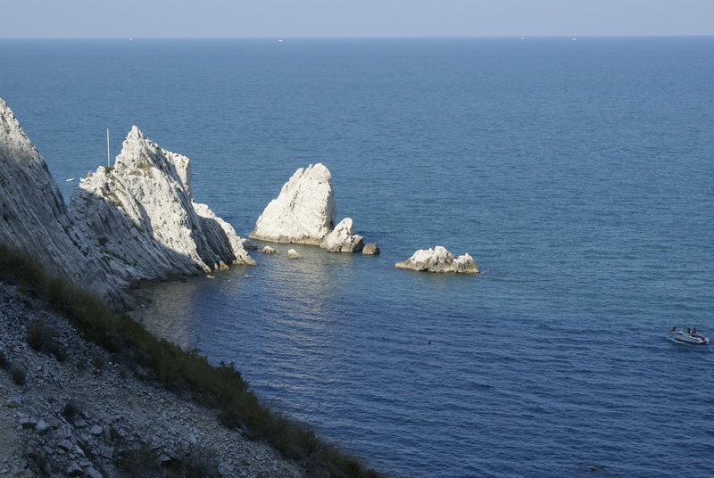 coast, sea, non-urban scene, tranquility, booked, rock formations, horizon, sky, stack rock, beauty in nature, 4K, cliff, nature, water, rock, no people