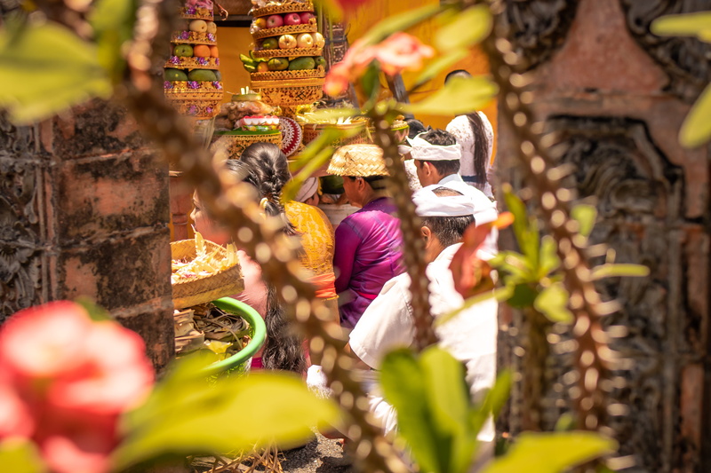 men, sculpture, colors, clothing, ethnic, 5K, outdoors, people, flower, decoration, women, tradition, group of people, fruit, sacred, culture, near, costume