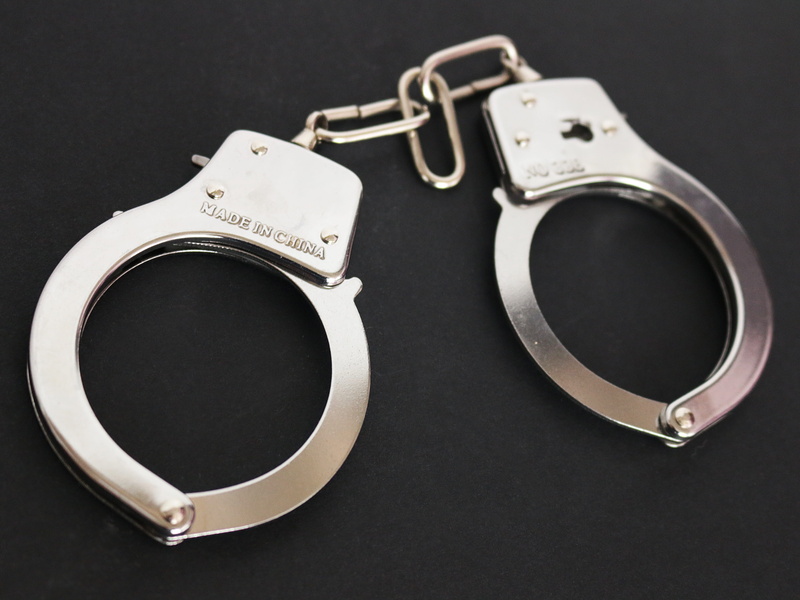 chains, indoors, metallic, handcuffs, two objects, law, crime, safety, black, bracelets, ties, 4K, silver colored, black color, escape, gray background