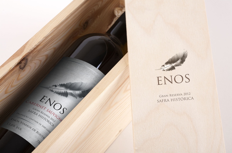 western script, letter, business, home finances, studio shot, no people, brazil, wooden, vinho, drink, vinhos de boutique, vinicola, porto, cellar, bottle
