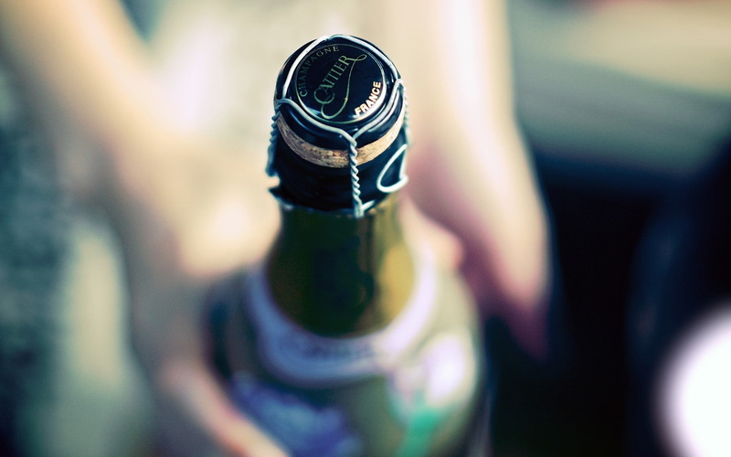 macro, still life, wine, wine bottle, green, close-up, drink, glass, luxury, depth of field, bottles, selective focus, refreshment, 1080P, day, focus on foreground