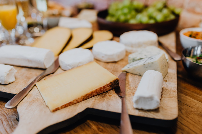 5K, food and drink, italian, bread, selective focus, grapes, wellbeing, white, indoors, gourmet, freshness, kitchen, french macaroons, french food, white wine