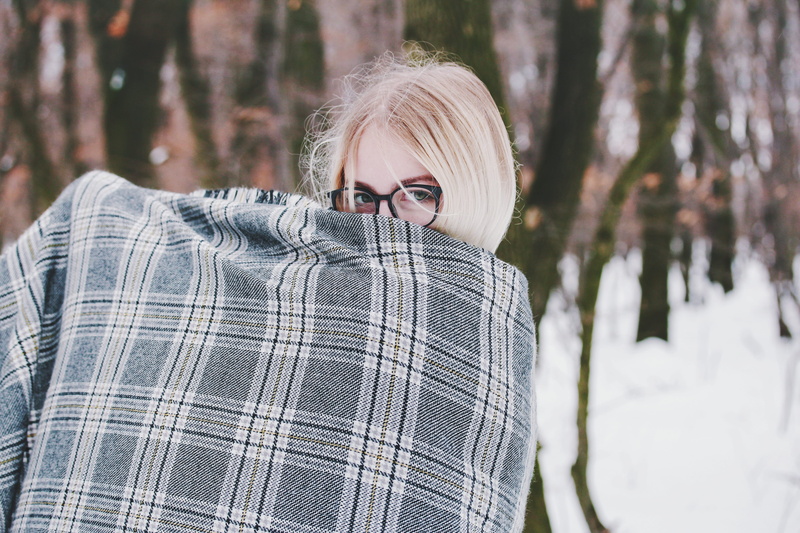 close-up, icee, land, pose, woods, young adult, one person, blond hair, glasses, black, real people, leisure activity, photoshoot, attractive, weather