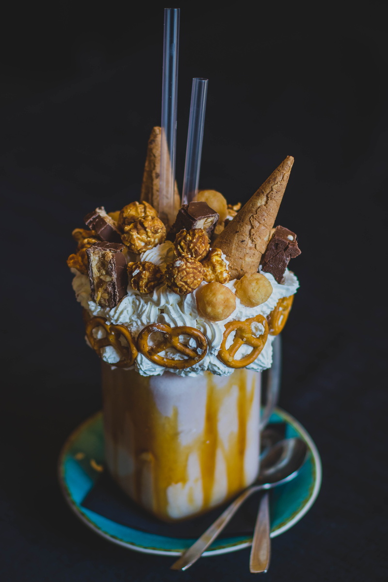 cream, eating utensil, party, celebration, black background, snack, temptation, decoration, still life, studio shot, unhealthy eating, delicious, indoors