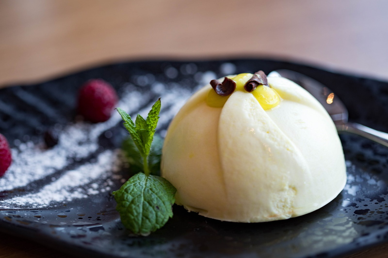 indoors, close-up, healthy eating, icing, crockery, fruits, selective focus, day, wellbeing, dairy product, ice cream, indulgence, dessert, berries, focus on foreground