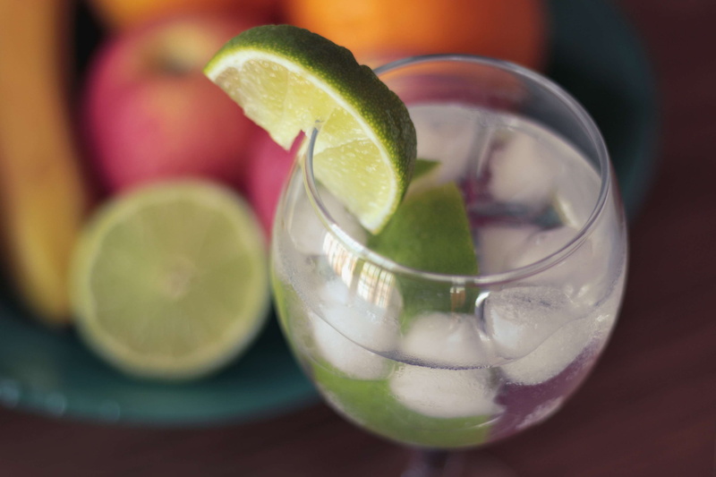 tropical drink, cocktail, close-up, party, refreshment, citrus fruit, gin, garnish, drinking glass, ice, bar, lemon, mojito, drink, herb, mint leaf - culinary
