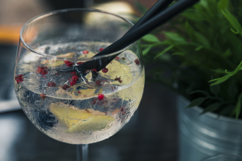 focus on foreground, vodka, no people, liquid, glass, citrus, wellbeing, bar, healthy eating, food, household equipment, indoors, beverage, tasty, cold
