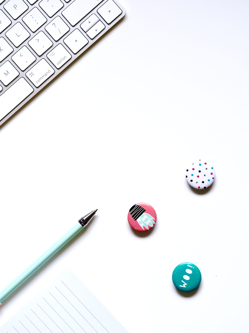 thre, business, still life, pin, minimalist, 4K, no people, copy space, high angle view, group of objects, wireless technology, work, white color, design space