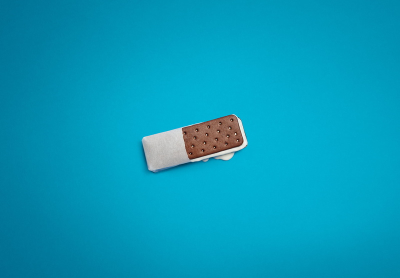 table, directly above, Android (operating system), communication, copy space, food, temptation, still life, single object, 1080P, bracket, blue, colored background