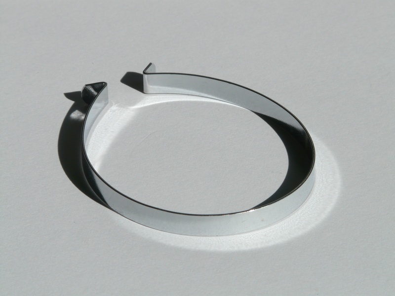 silver colored, silver, steel, bike bracket, shape, hose clamp, trousers clip, silver - metal, alloy, geometric shape, no people, crockery, household equipment