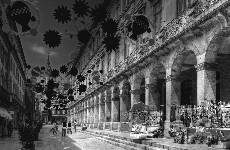 symmetry, real people, travel, the pillars of the, travel destinations, colonnade, arch, architecture, support, arcades, the sun, shadow, day, brackets