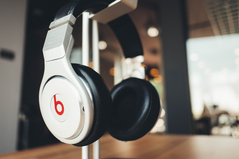 white, logo, beats, focus on foreground, dumbbell, health club, weight training, dr, close-up, weights, exercise equipment, style, weight, lifestyles, dre