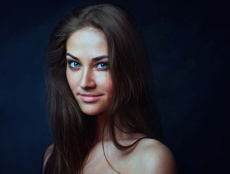 1080P, Zachar Rise, bare shoulders, looking at viewer, long hair, simple background, face, smiling, women, blue eyes, brunette, portrait, model
