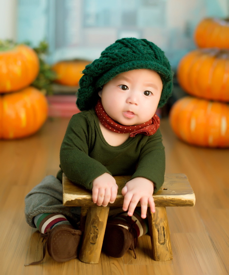 wood - material, one person, shirt, crew, sitting, child, cap, pants, babyhood, toddler, neck, childhood, green, indoors, long, wearing, baby, 2K, clothing